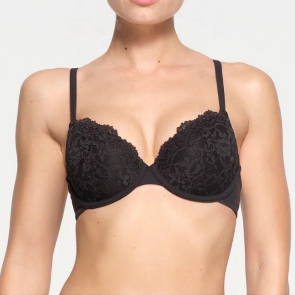 SKIMS Elegant Black Lace Bra